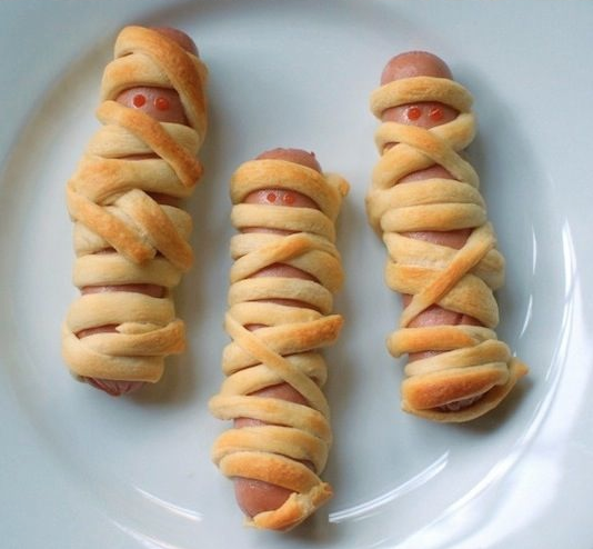 10 Tricks and Treats for your Halloween Party in a Pinch! #Halloween #pigsinablanket #appetizers