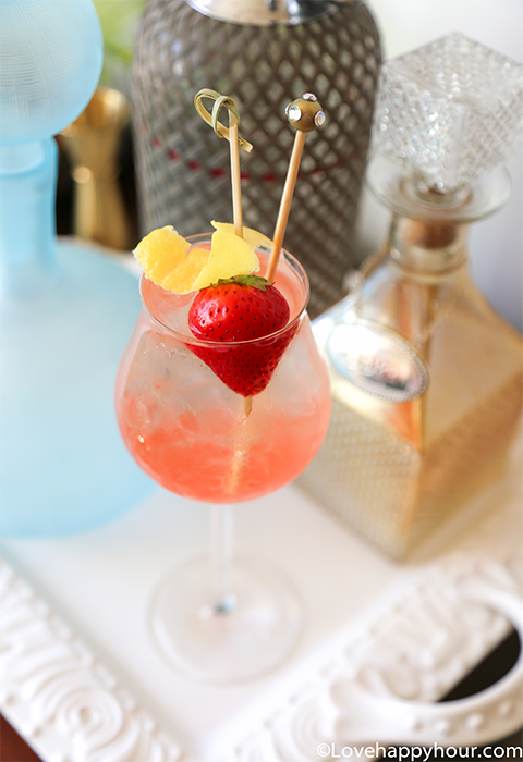 Oscar BUZZ cocktail for The Academy Awards #recipe #Oscars #limoncello #cocktail #strawberries #champagne @lovehappyhour