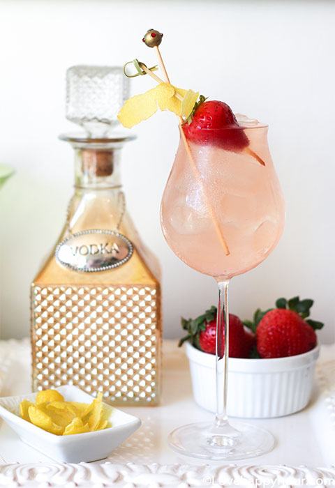Oscar BUZZ cockail for The Academy Awards #recipe #Oscars #limoncello #cocktail #strawberries #champagne @lovehappyhour