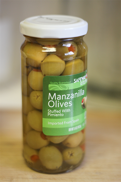 To-dEYE-for Dirty Martini recipe #halloween #cocktail #olives