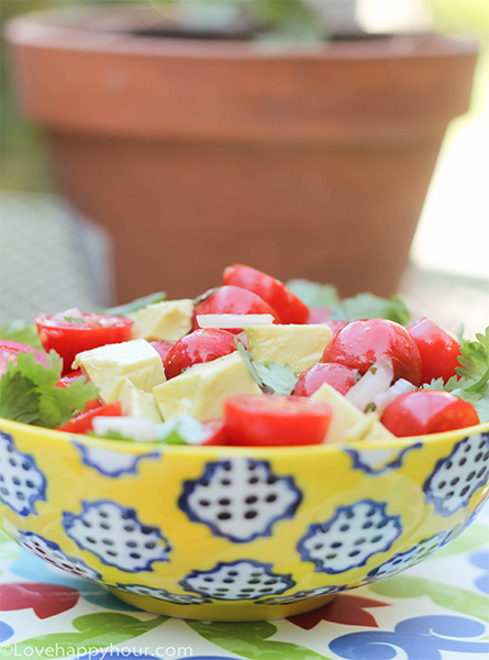 Easy Salsa Salad Recipe #salsa #healthy #recipe #vegan #vegetarian #avocado #tomatoes